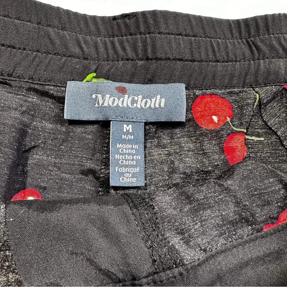 Modcloth Black Red Viscose Rayon‎ Shake A Leg Cherry Print Shorts NWT Size M - Picture 11 of 15